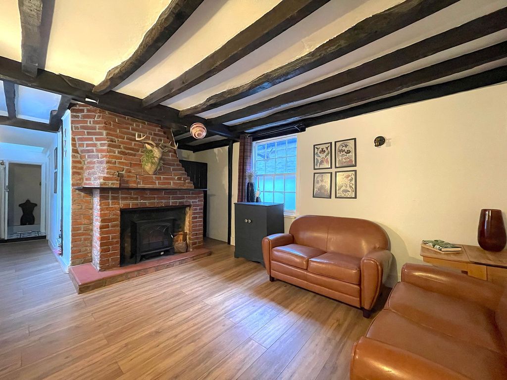 Property photo 3 of 29 Living Room (1)