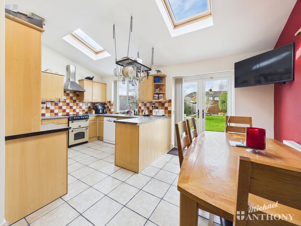 Property photo 2 of 15 Cam03852G0-Pr0587-Still008