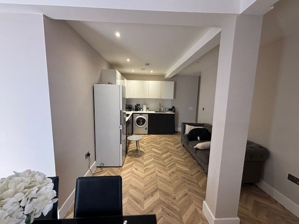 Property photo 3 of 9 Photo 8