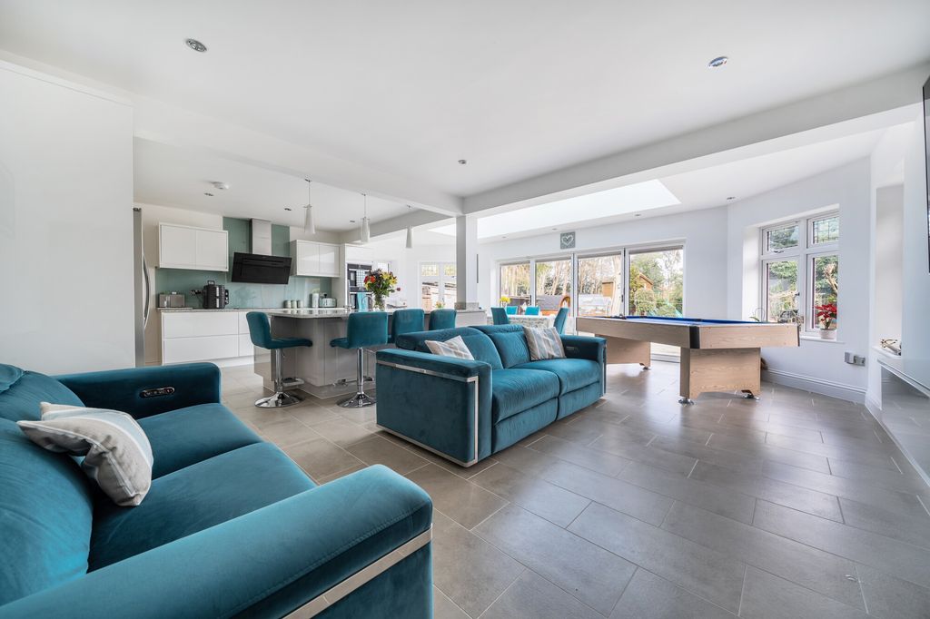 Property photo 2 of 19