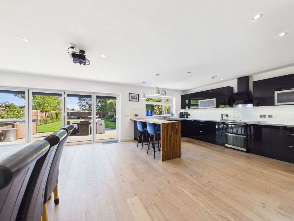 Property photo 2 of 25 Open-Plan Living Kitchen