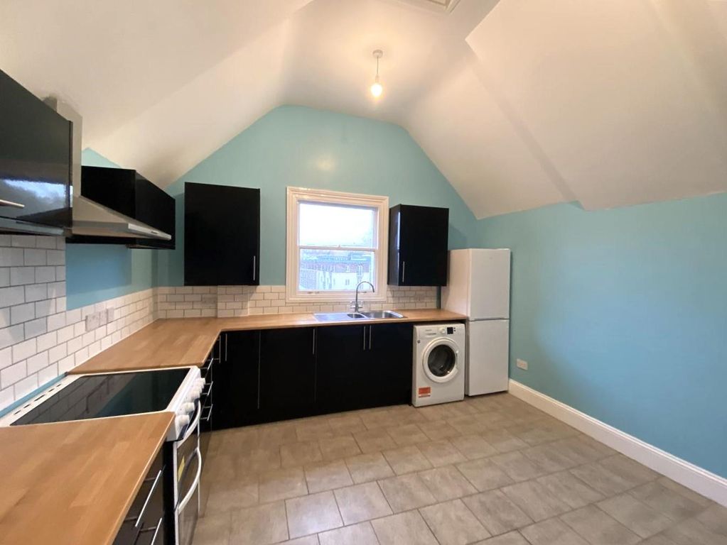 Property photo 2 of 10 Kitchen 3.Jpg