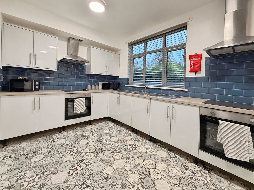 Property photo 1 of 2 Img_5980_4_Original