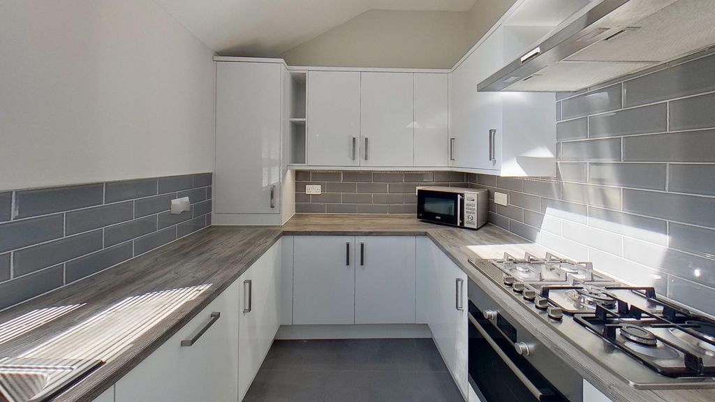 Property photo 1 of 12 Photo 0