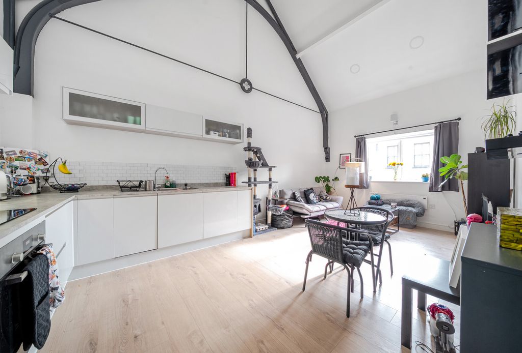 Property photo 3 of 10 1357501-7-68d2682...