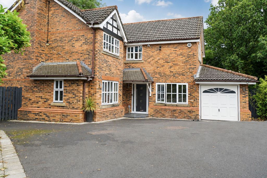Property photo 2 of 62