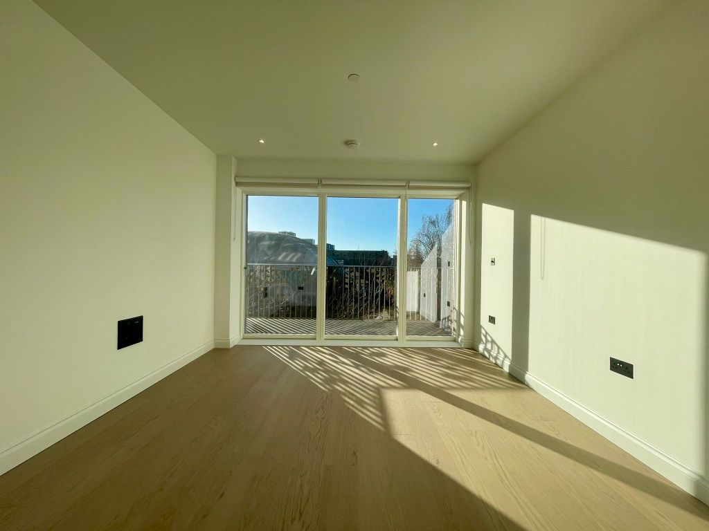 Property photo 1 of 6 Living Room