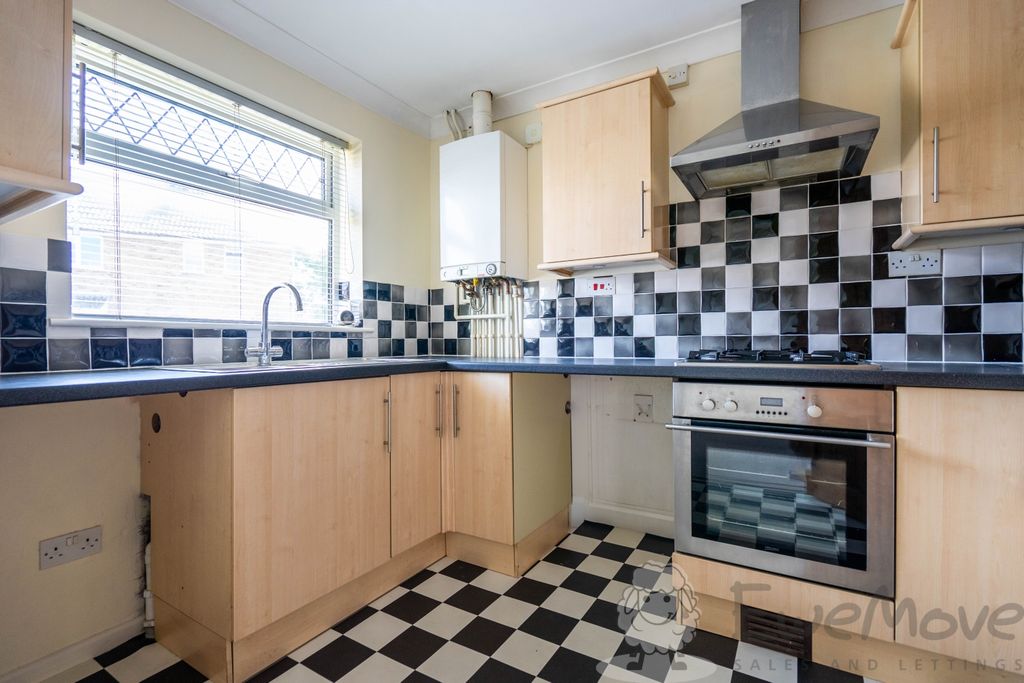 Property photo 3 of 12 Kitchen