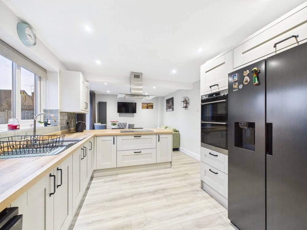 Property photo 2 of 27 Picture No. 23