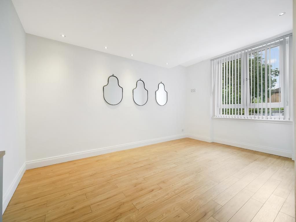 Property photo 1 of 20 Lounge
