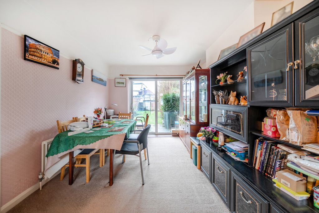 Property photo 3 of 17 1402958-3-697349d...