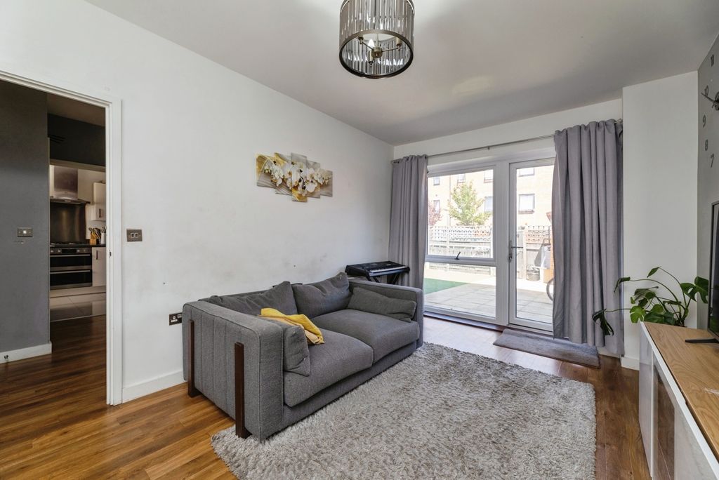 Property photo 3 of 18 Pbox-Img.Jpg
