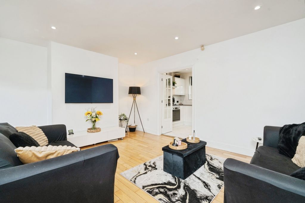 Property photo 2 of 17 Photo