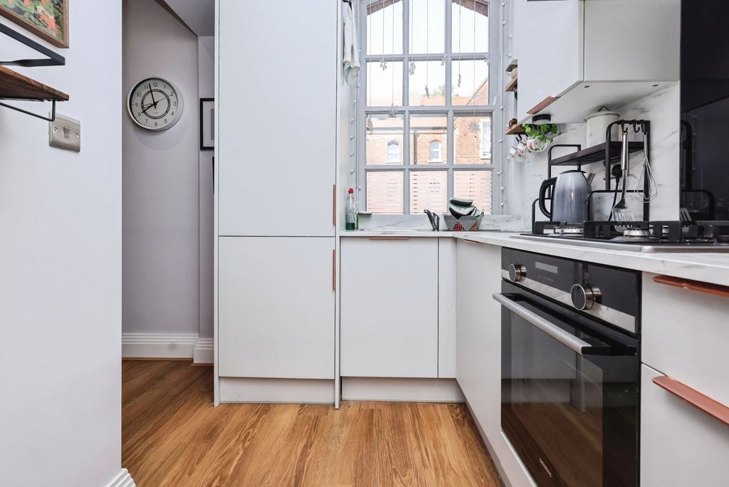 Property photo 3 of 14 Kitchen