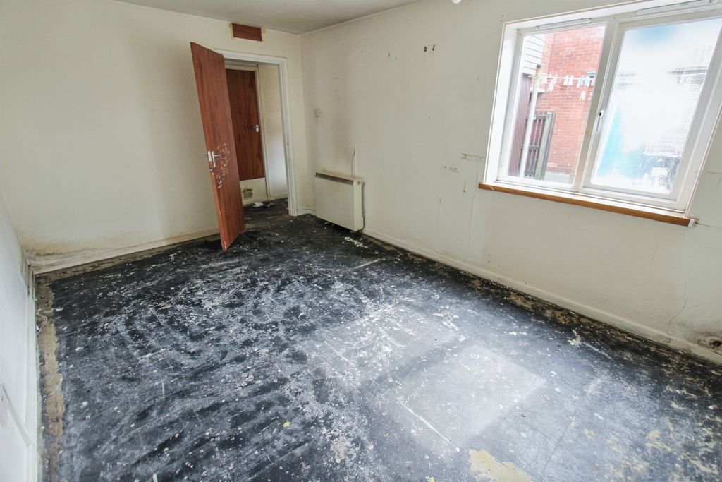 Property photo 2 of 16 42 Queen Street, Doncaster, South Yorkshire, Dn4 8Ab