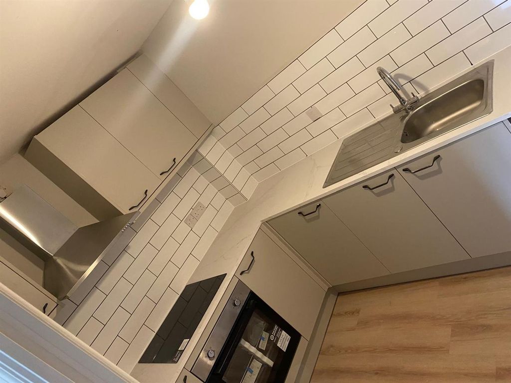 Property photo 2 of 10 Kitchen