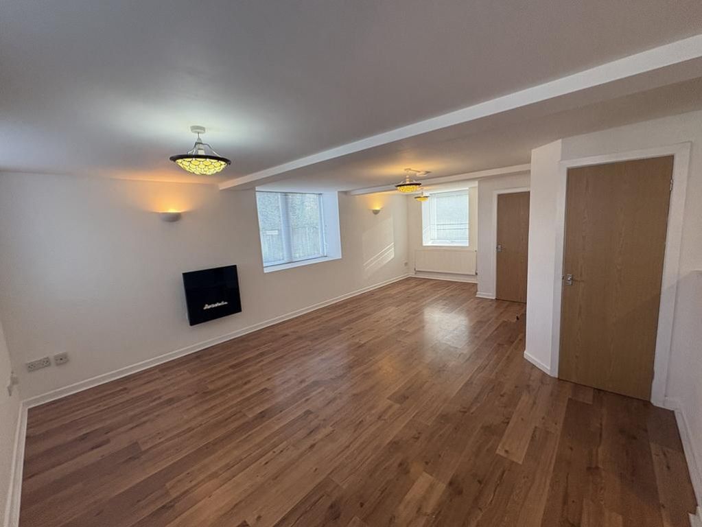 Property photo 3 of 11 Lounge