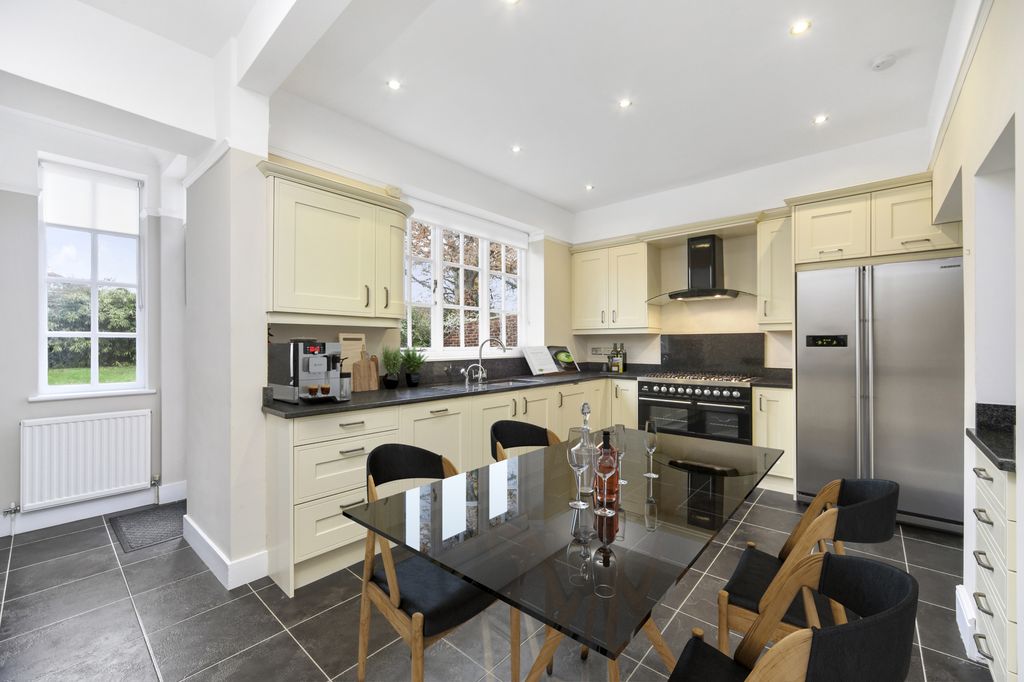 Property photo 2 of 8 00288569