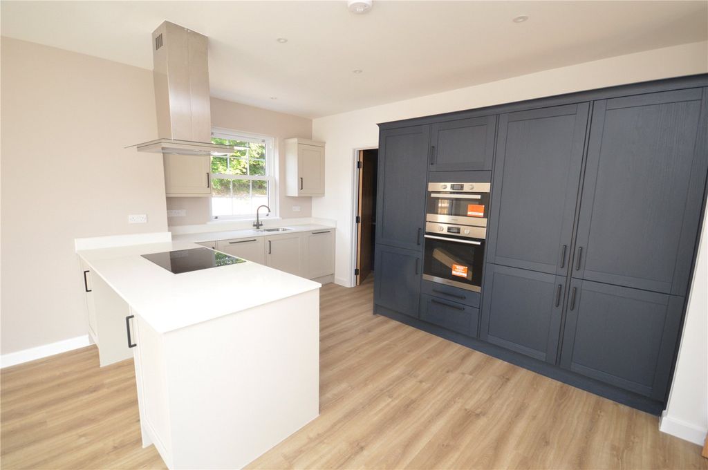 Property photo 2 of 27 Picture No. 35