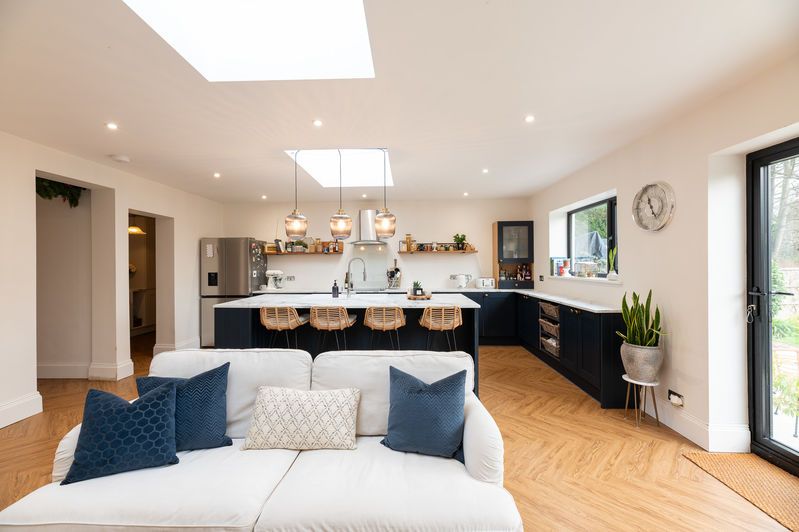 Property photo 2 of 25 Lounge &amp; Kitchen