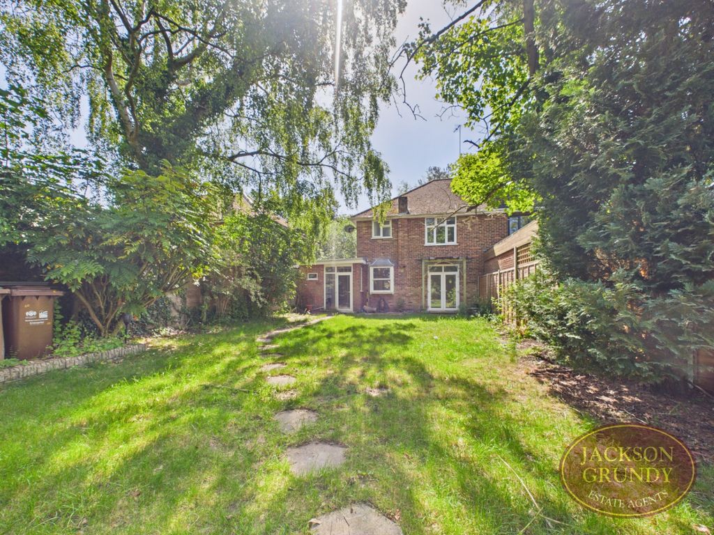 Property photo 2 of 16 Sywell Road