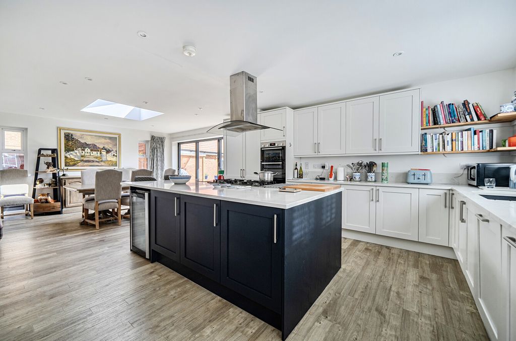 Property photo 3 of 25 1446645-11-69E8F1...