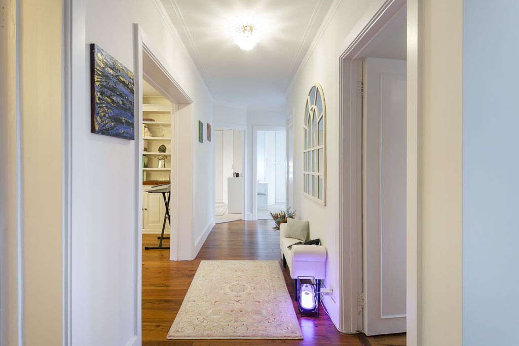 Property photo 2 of 31