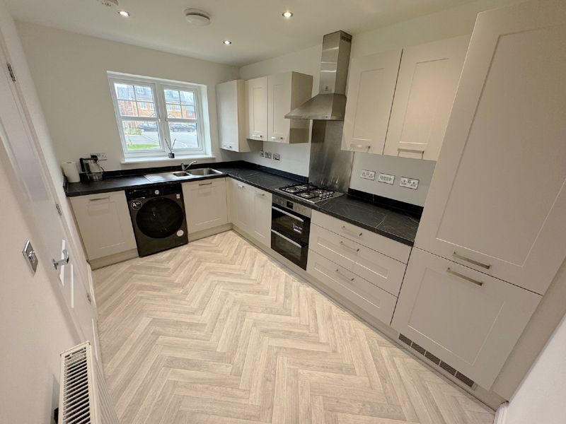 Property photo 2 of 28 Modern Kitchen