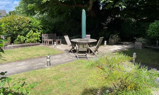 Property photo 2 of 12 Communal Garden
