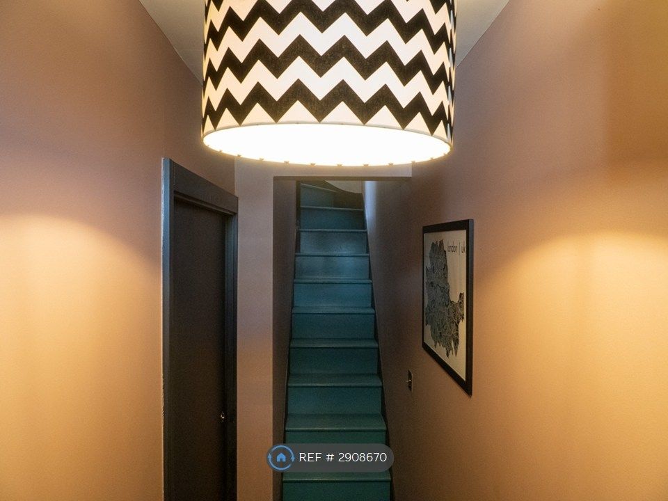 Property photo 2 of 11 Hallway