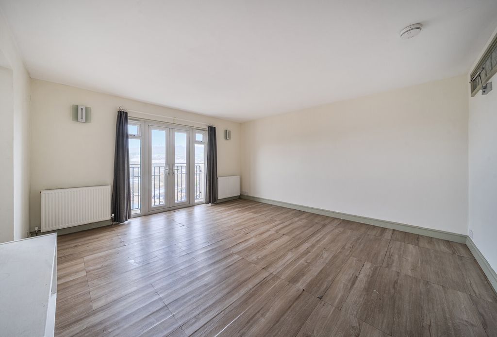 Property photo 2 of 12 Sitting Room