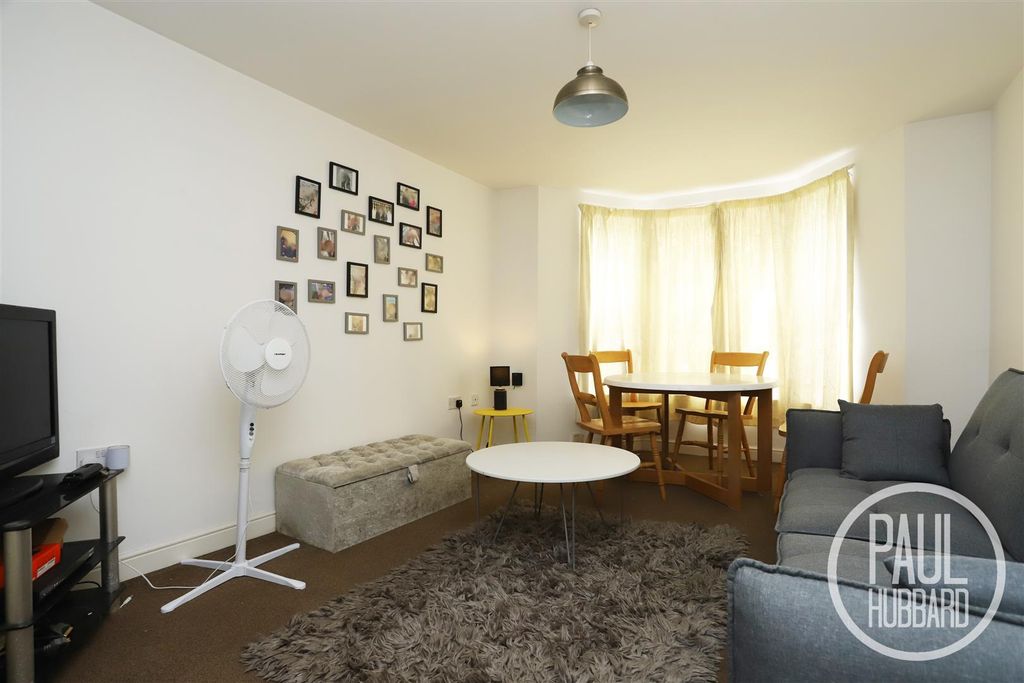 Property photo 2 of 19 Flat 1