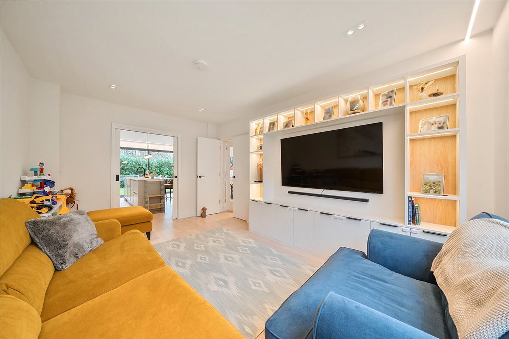 Property photo 3 of 24 Picture No. 12