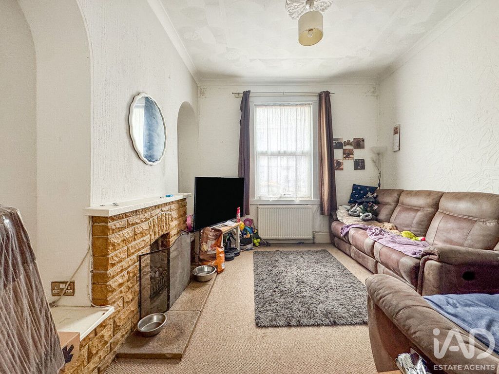 Property photo 2 of 9