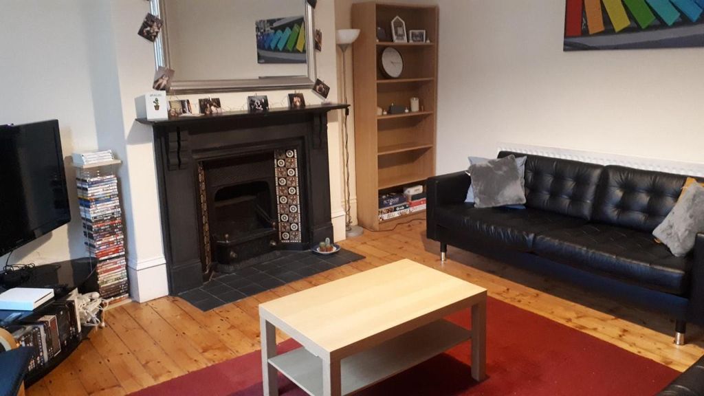 Property photo 3 of 5 26 Lyndhurst Lounge 1.Jpg