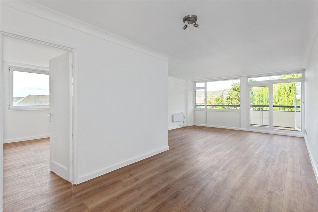 Property photo 3 of 12 Picture No. 02