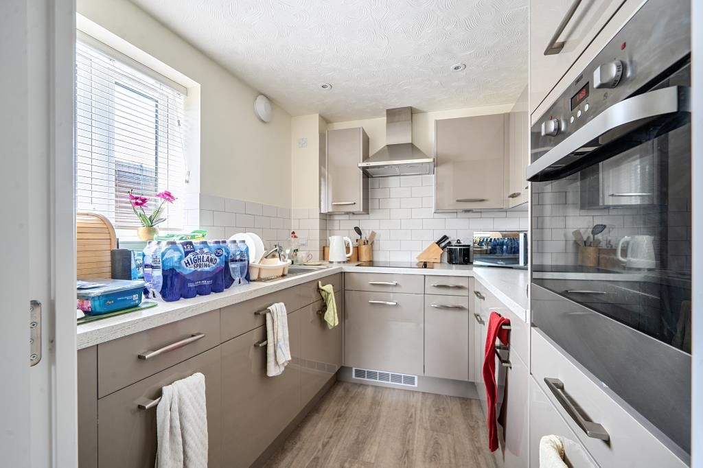 Property photo 3 of 16 Kitchen
