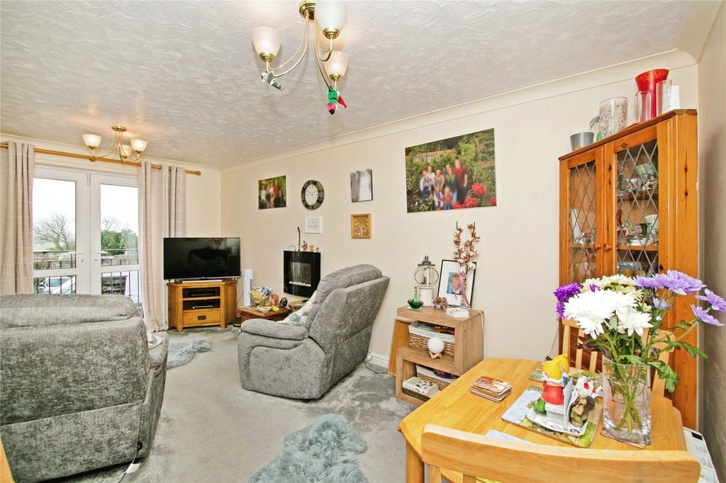 Property photo 2 of 17 Picture No. 12