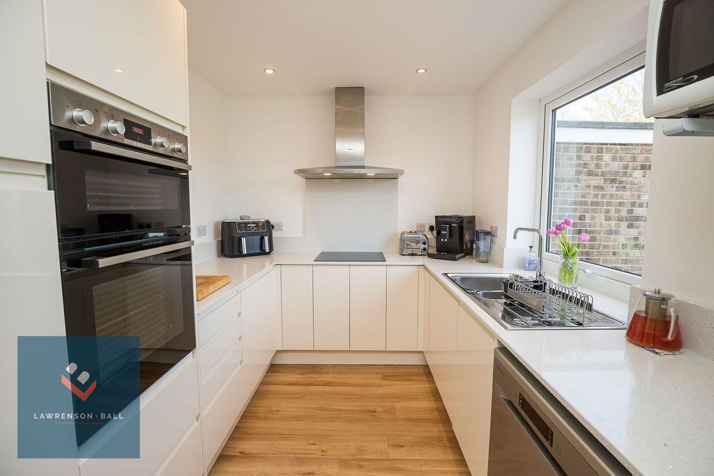Property photo 3 of 16 Kitchen
