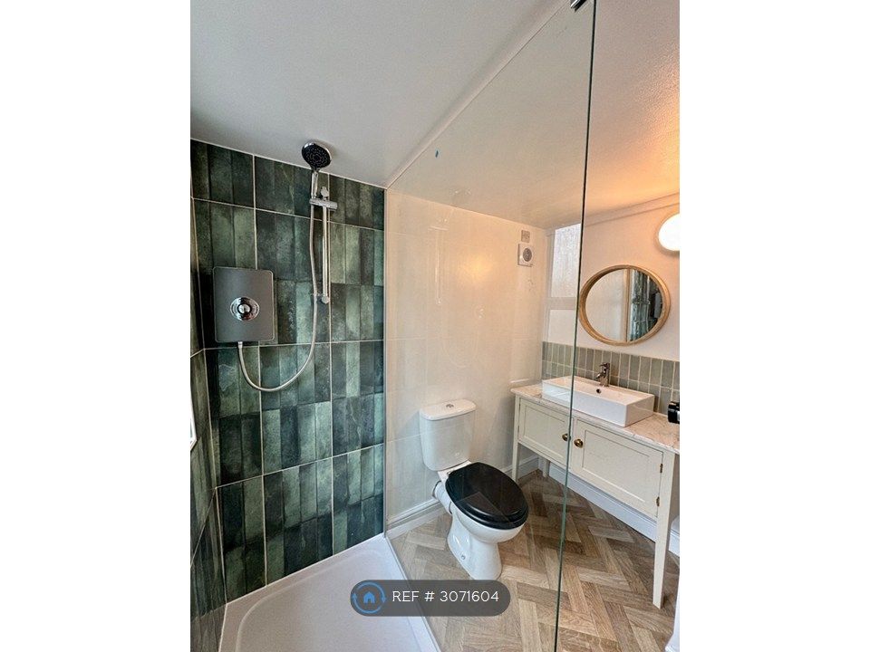 Property photo 2 of 8 Bathroom