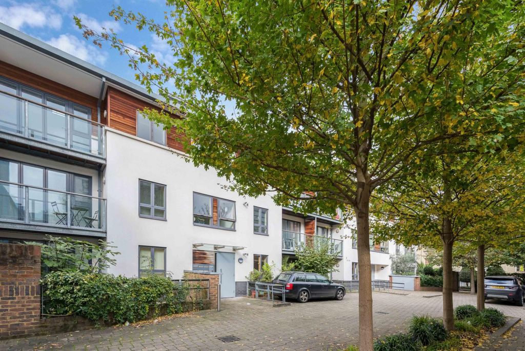 Property photo 3 of 13