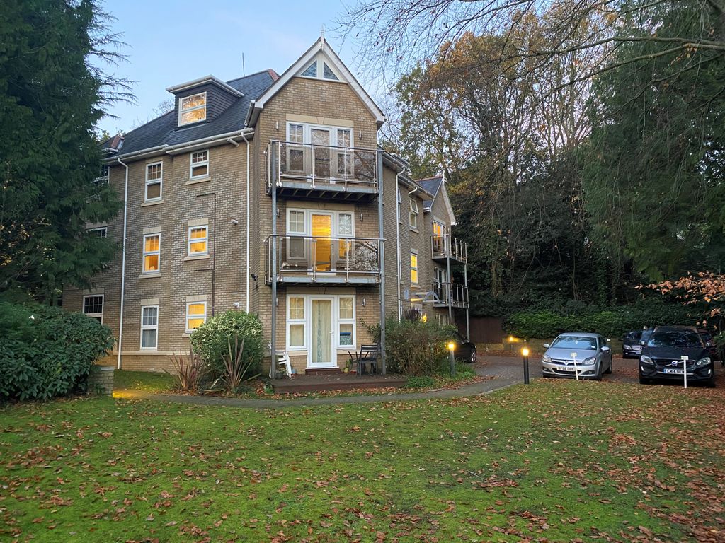Property photo 1 of 10 2 Bed Flat To Rent North Road, Poole Bh14