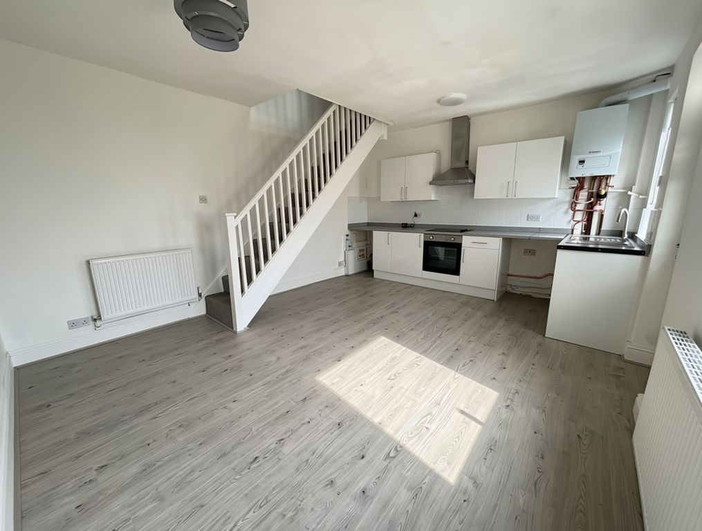 Property photo 3 of 8 Lounge Kitchen
