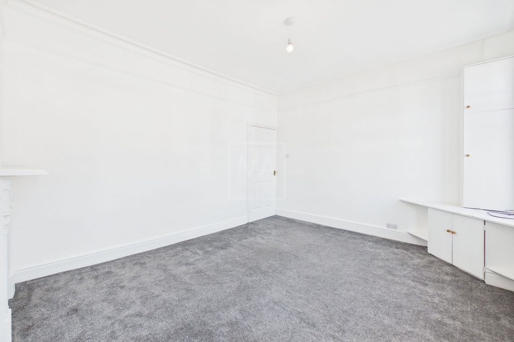 Property photo 1 of 9 Lounge
