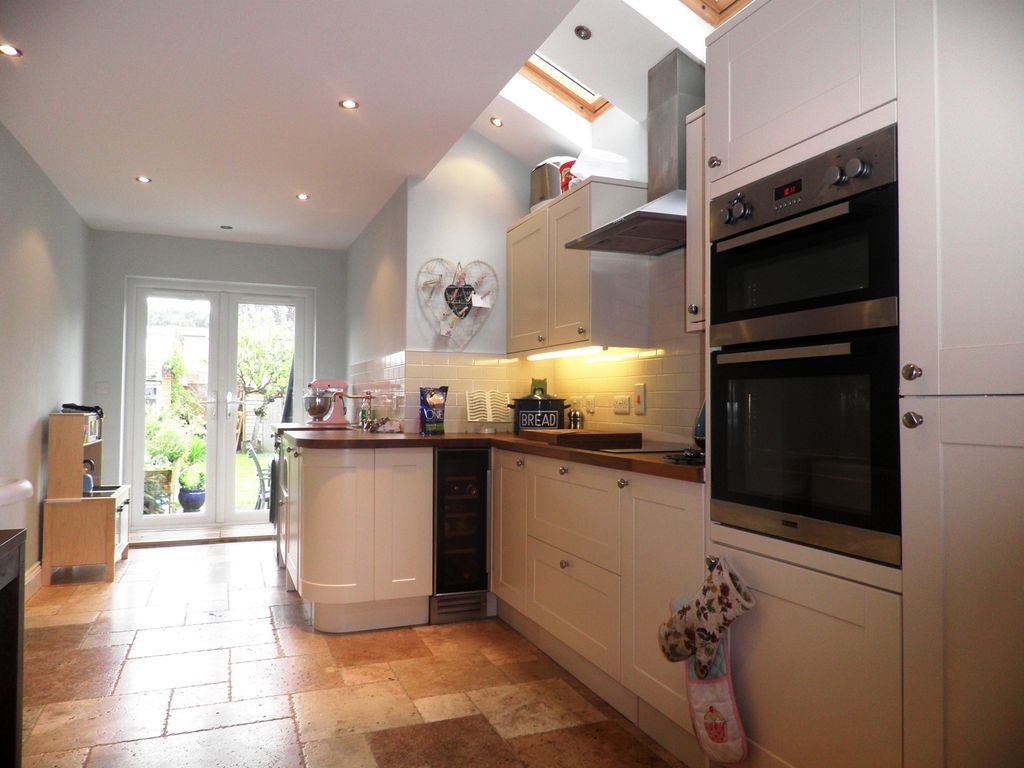 Property photo 2 of 8 Kitchen