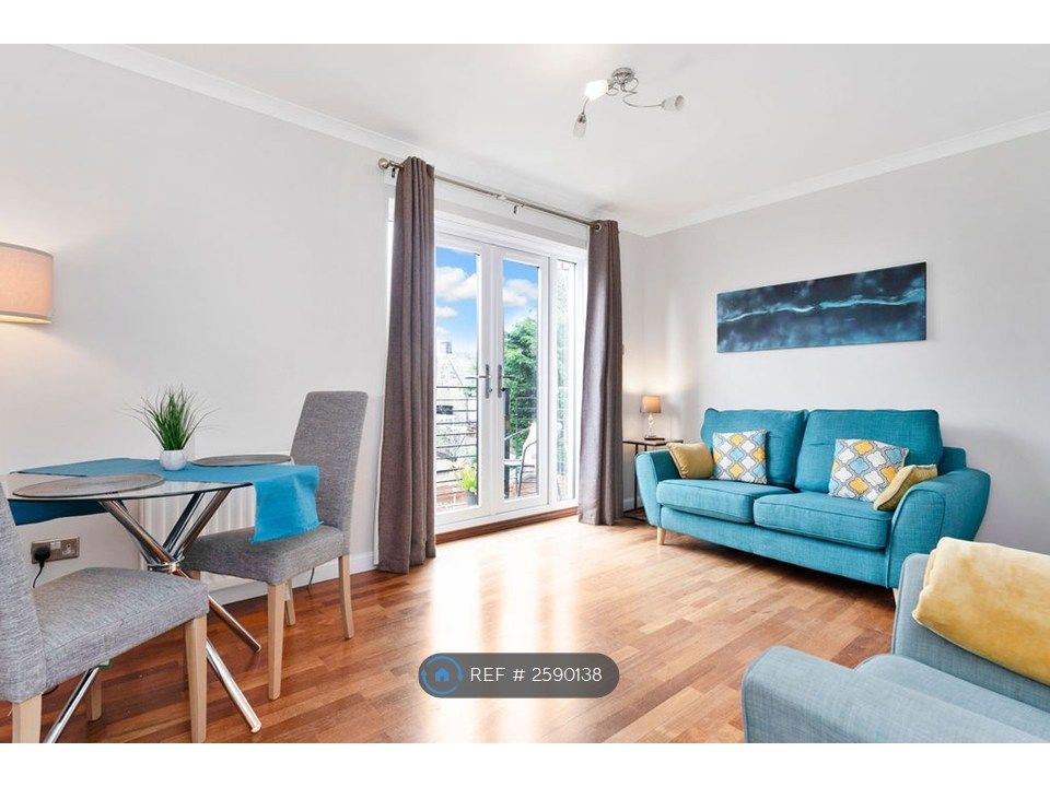 Property photo 1 of 10 Living Room