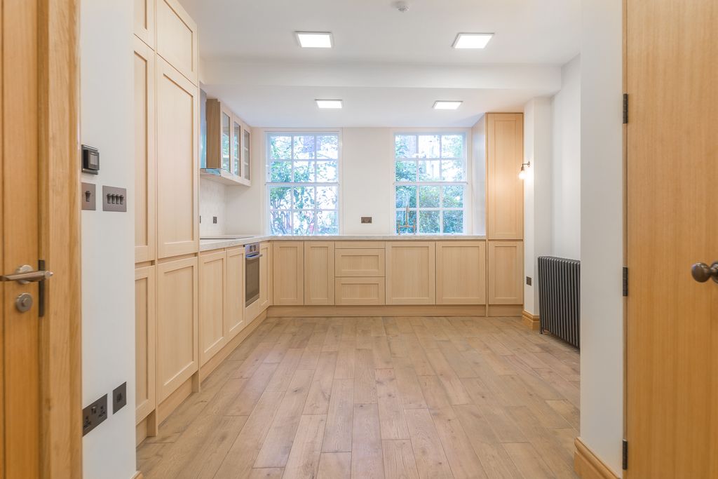 Property photo 3 of 27