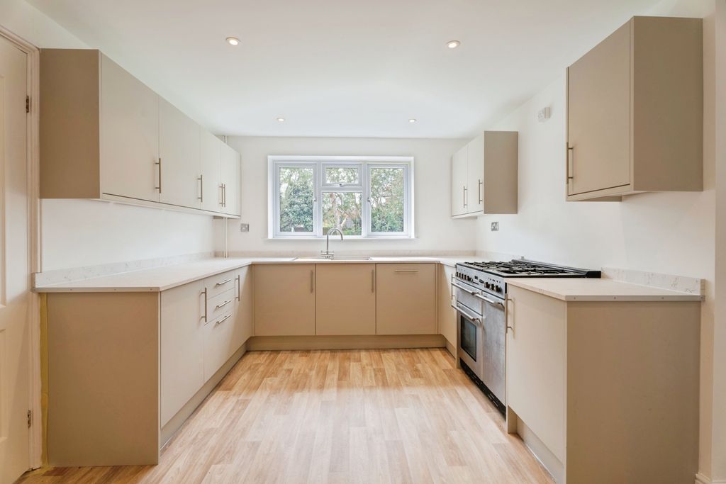 Property photo 3 of 22 Pbox-Img.Jpg