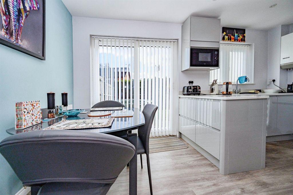 Additional image 7 of 3 bed semi-detached house for saleDexter Close, Luton LU3