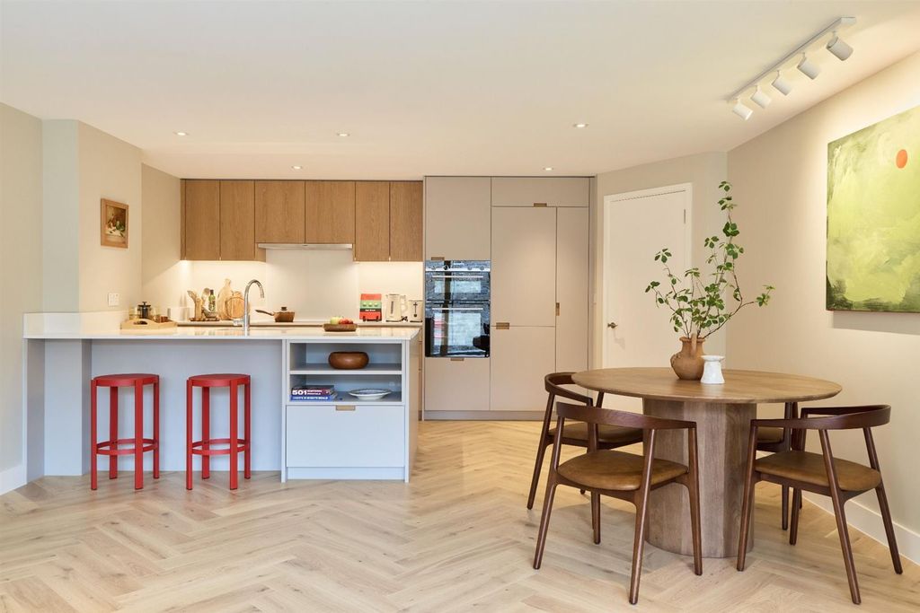 Property photo 2 of 26